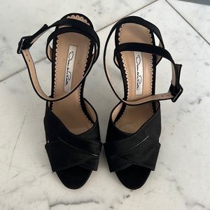 NEw Oscar De La Renta satin black heeled sandals